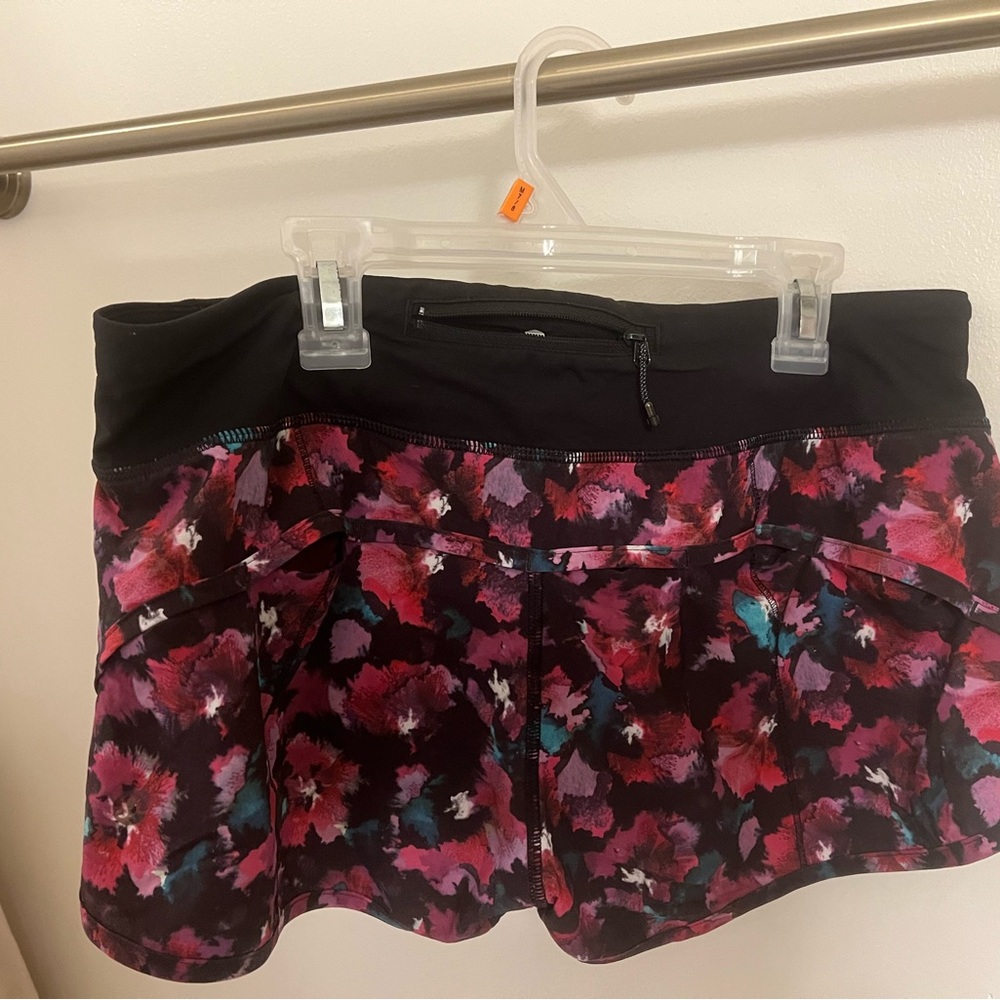 lululemon athletica Women's Floral Athletic Shorts - Black and Pink